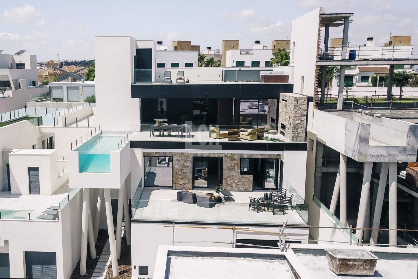 For sale of villa in Rojales