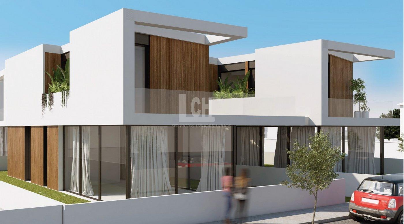 Zu verkaufen von villa in
 Pilar de la horadada