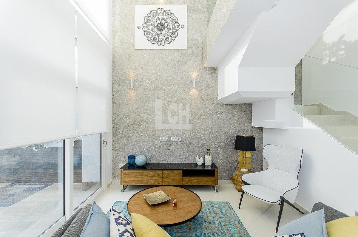 Venta de villa en Los montesinos