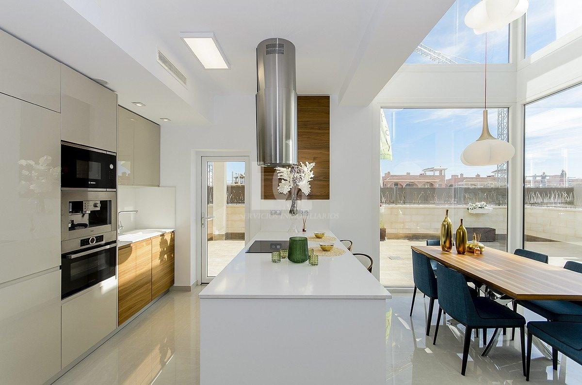 Venta de villa en Los montesinos