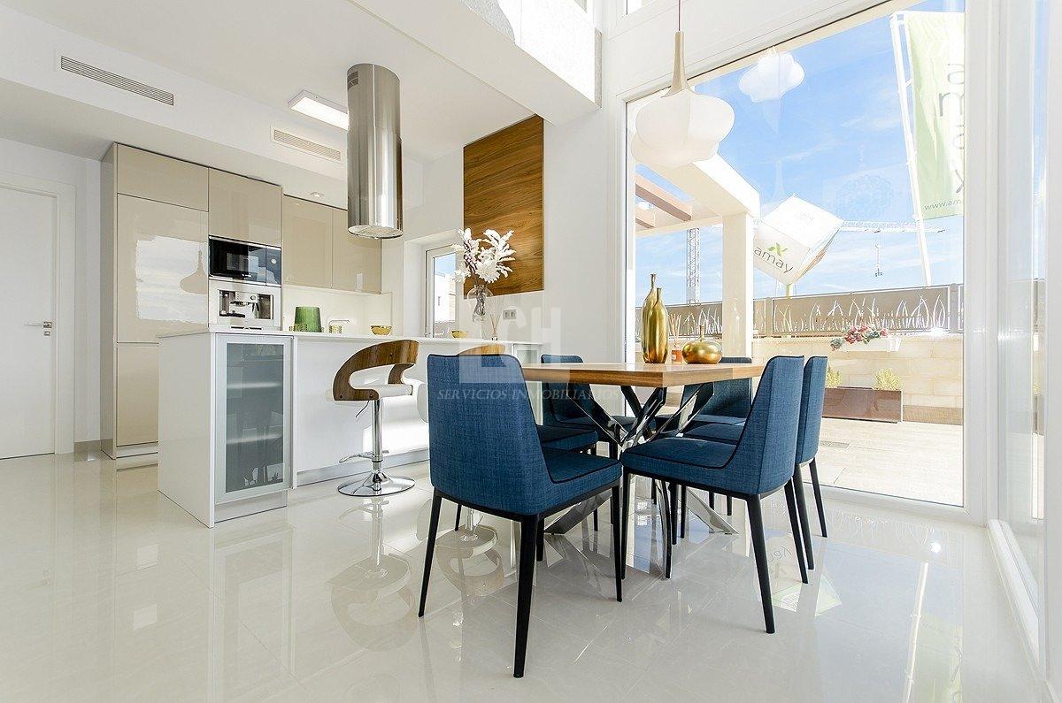 Venta de villa en Los montesinos