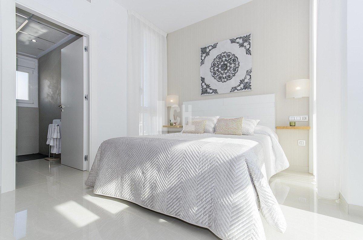 Venta de villa en Los montesinos