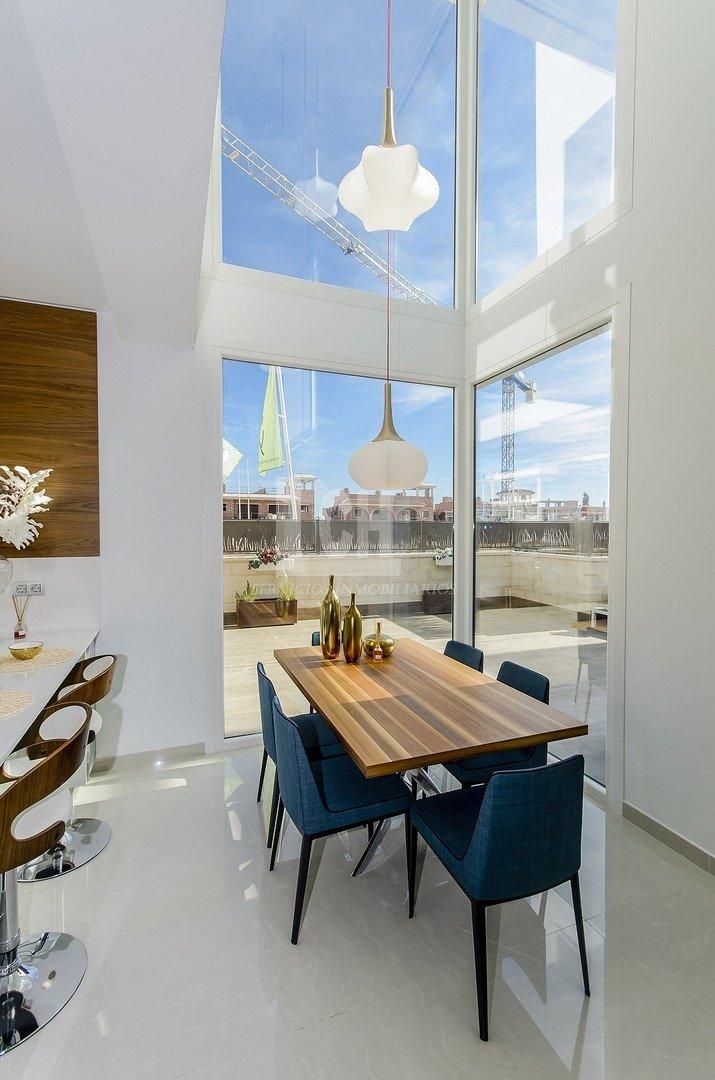 Venta de villa en Los montesinos
