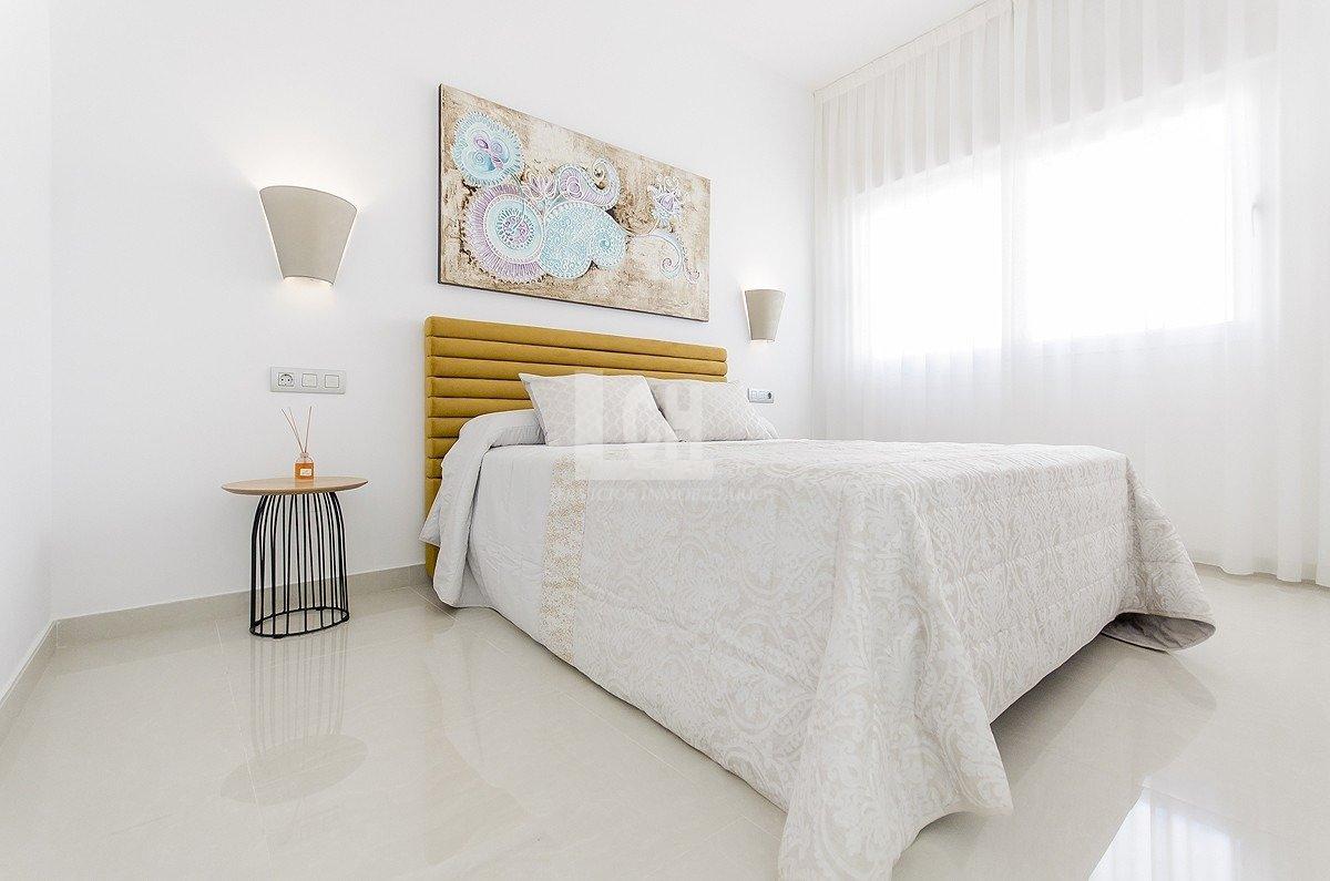 Venta de villa en Los montesinos