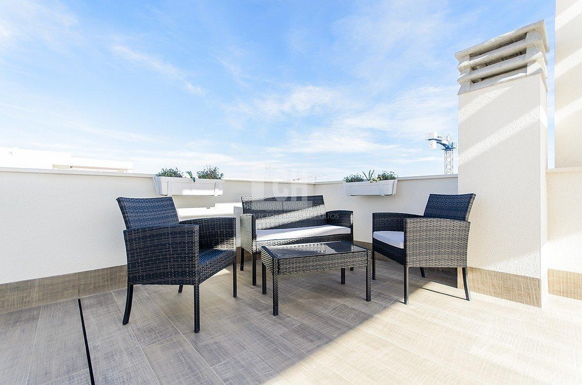 Venta de villa en Los montesinos