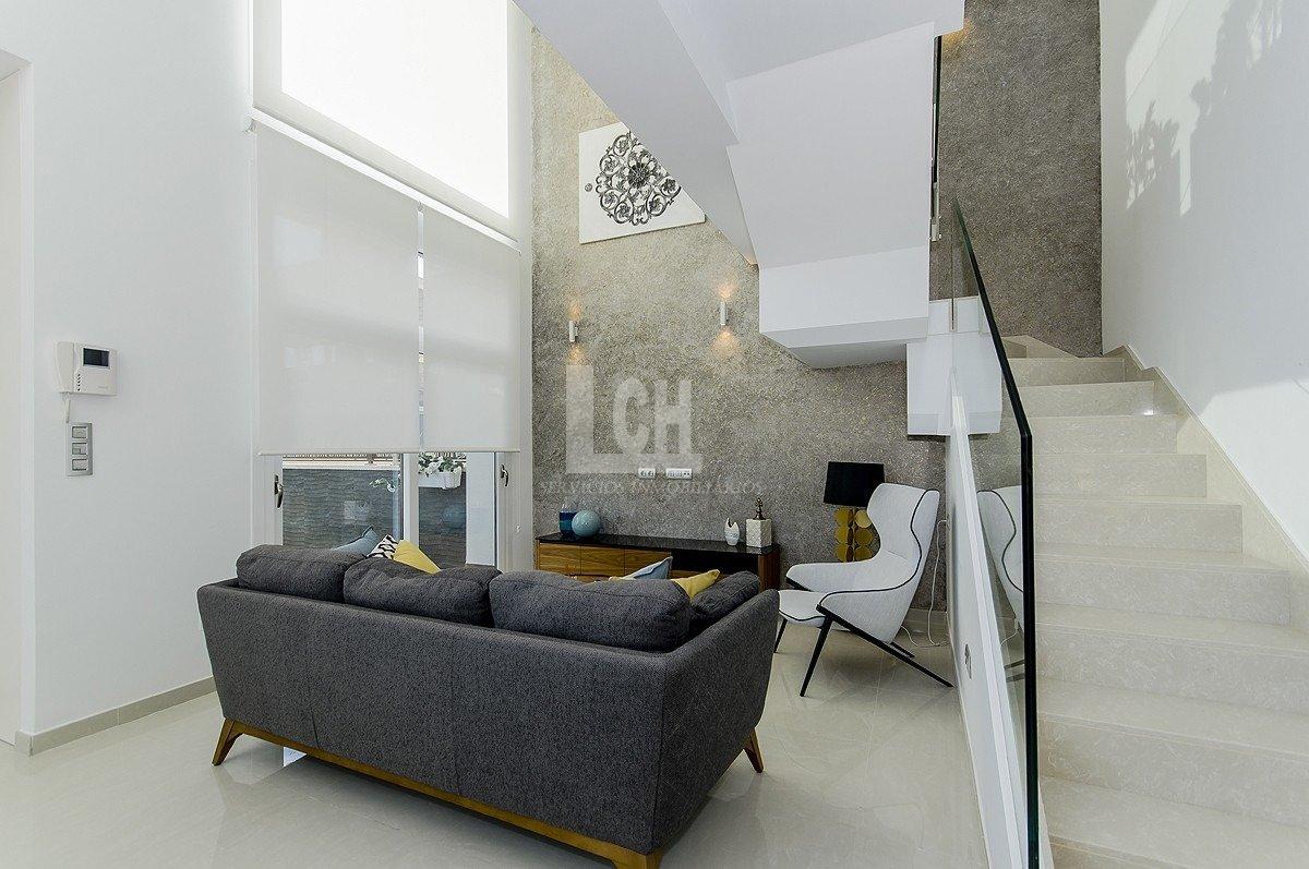Venta de villa en Los montesinos
