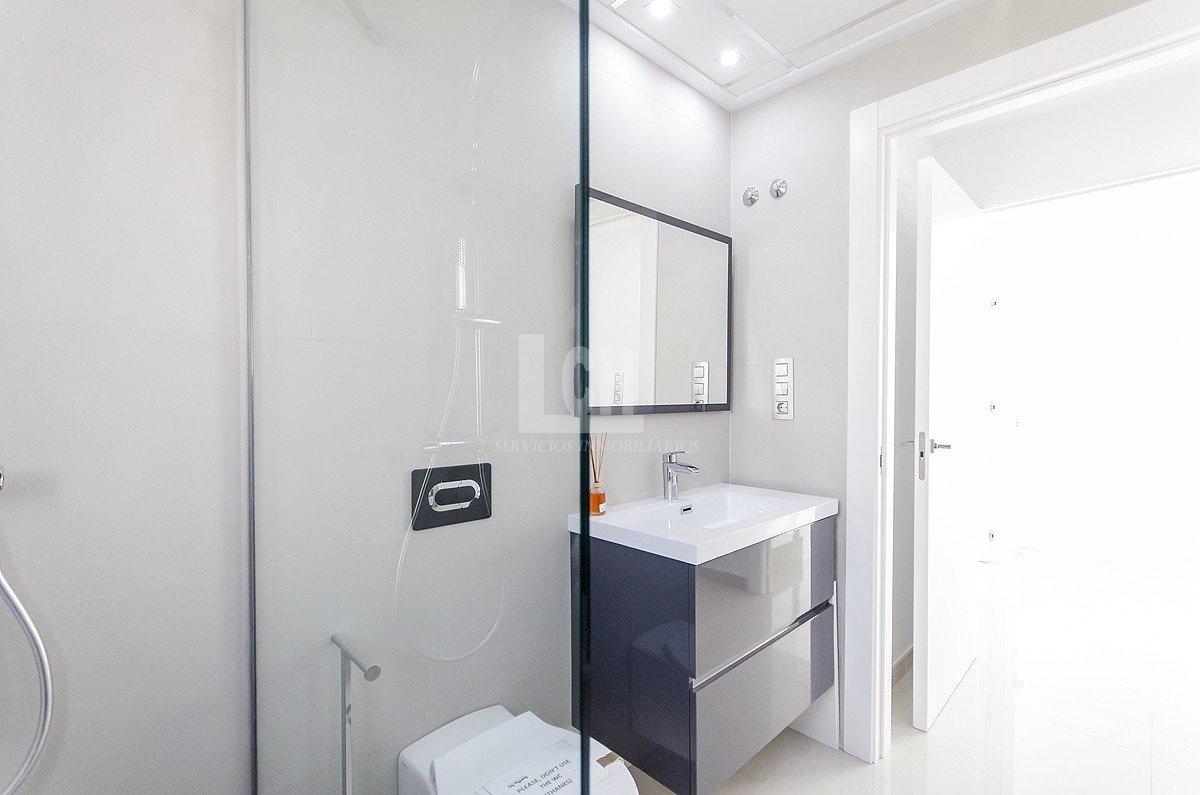Venta de villa en Los montesinos