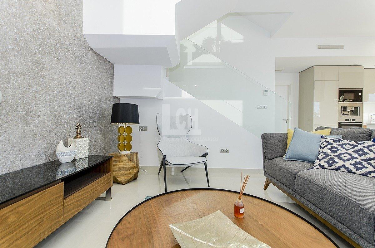 Venta de villa en Los montesinos