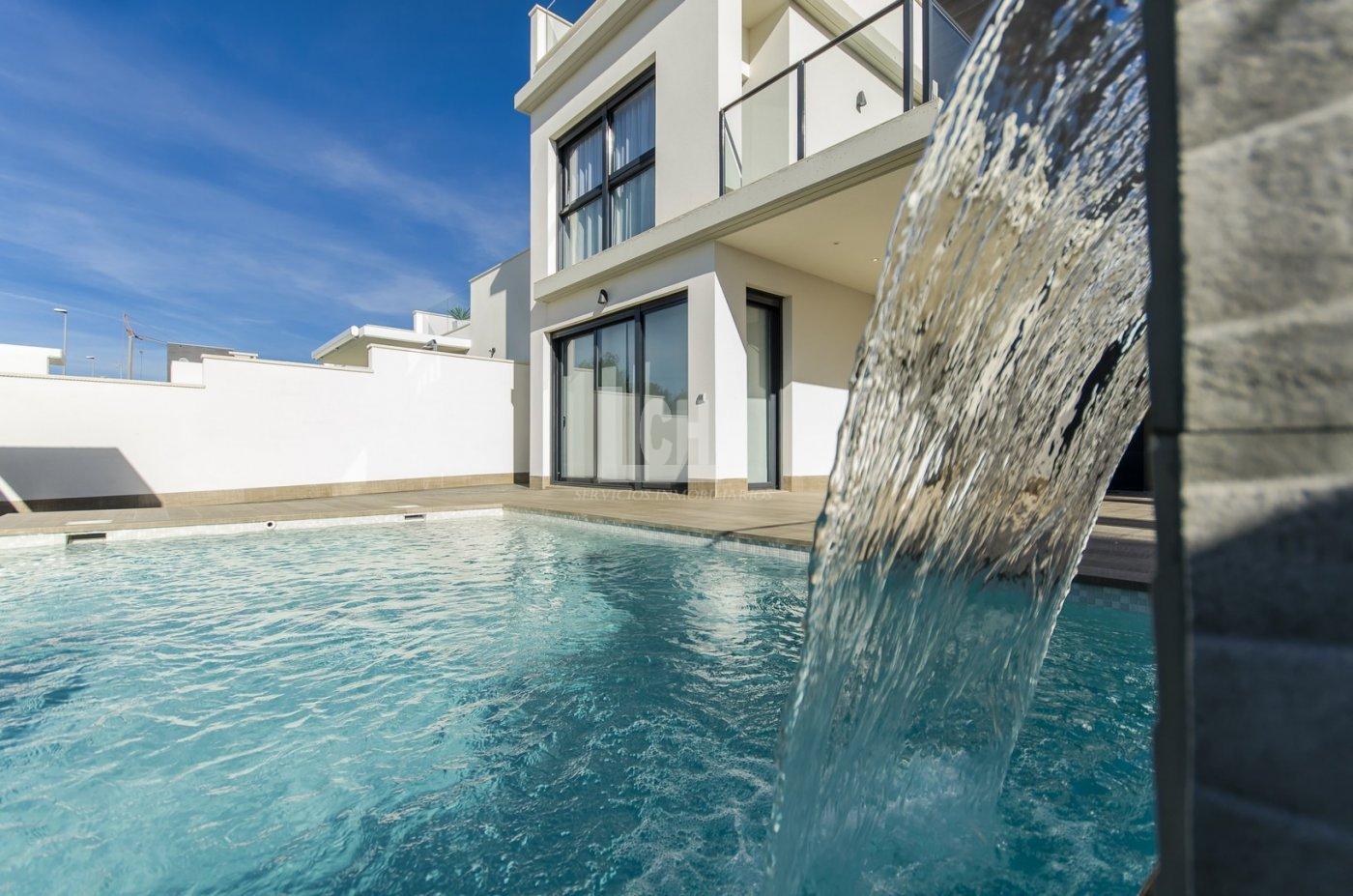 Venta de villa en San miguel de salinas