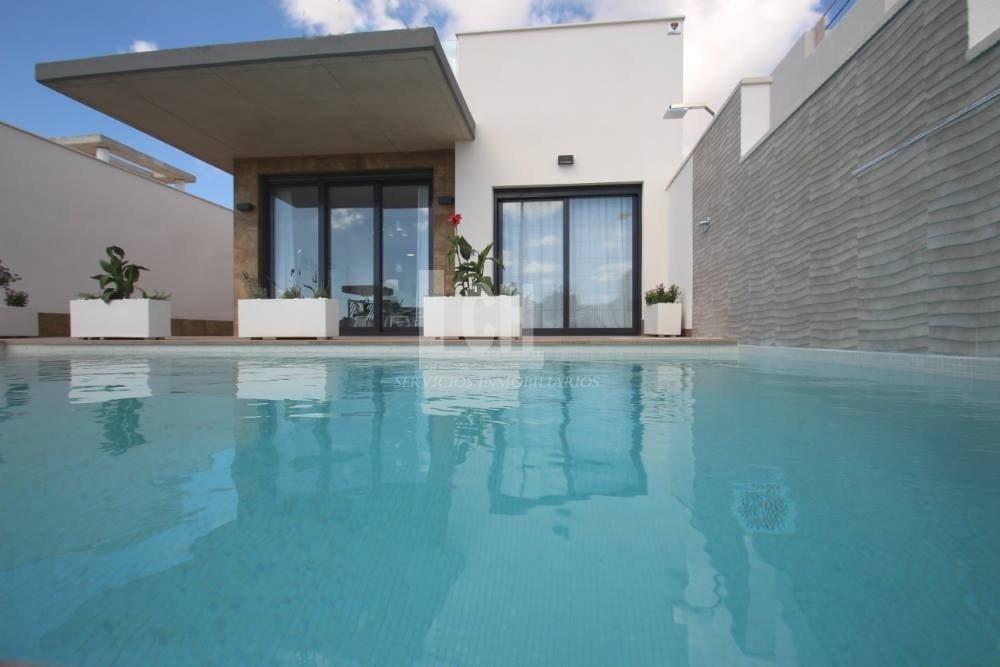 Venta de villa en San miguel de salinas