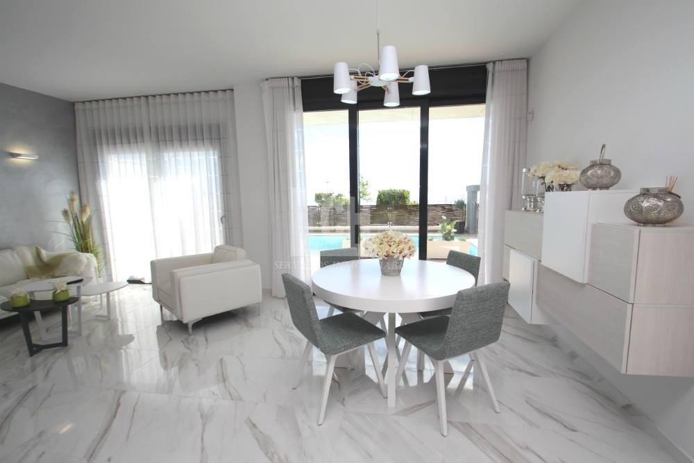 Venta de villa en San miguel de salinas