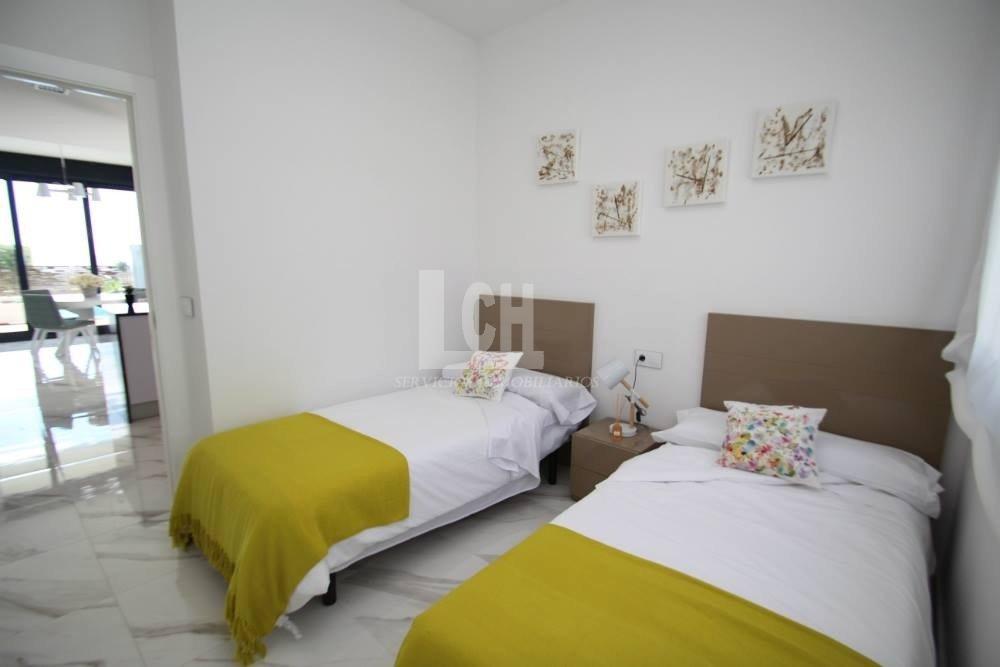 Venta de villa en San miguel de salinas