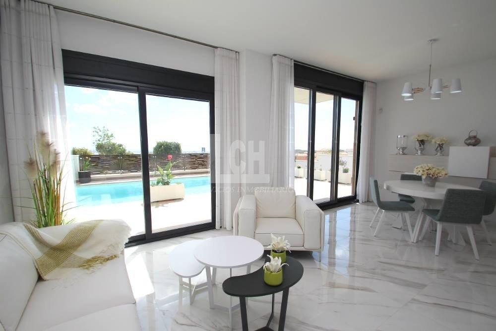 Venta de villa en San miguel de salinas