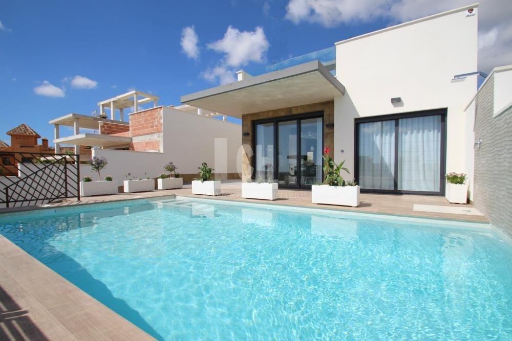 Venta de villa en San miguel de salinas