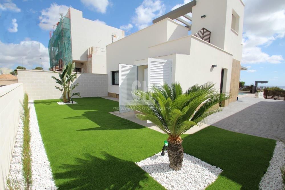 Venta de villa en San miguel de salinas