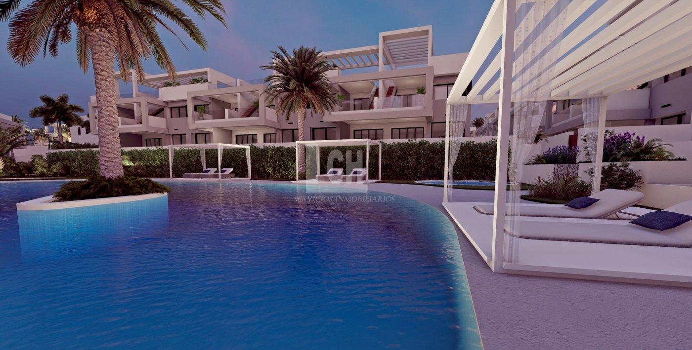 Myynti
 from
 huoneisto
 sisään

 Torrevieja