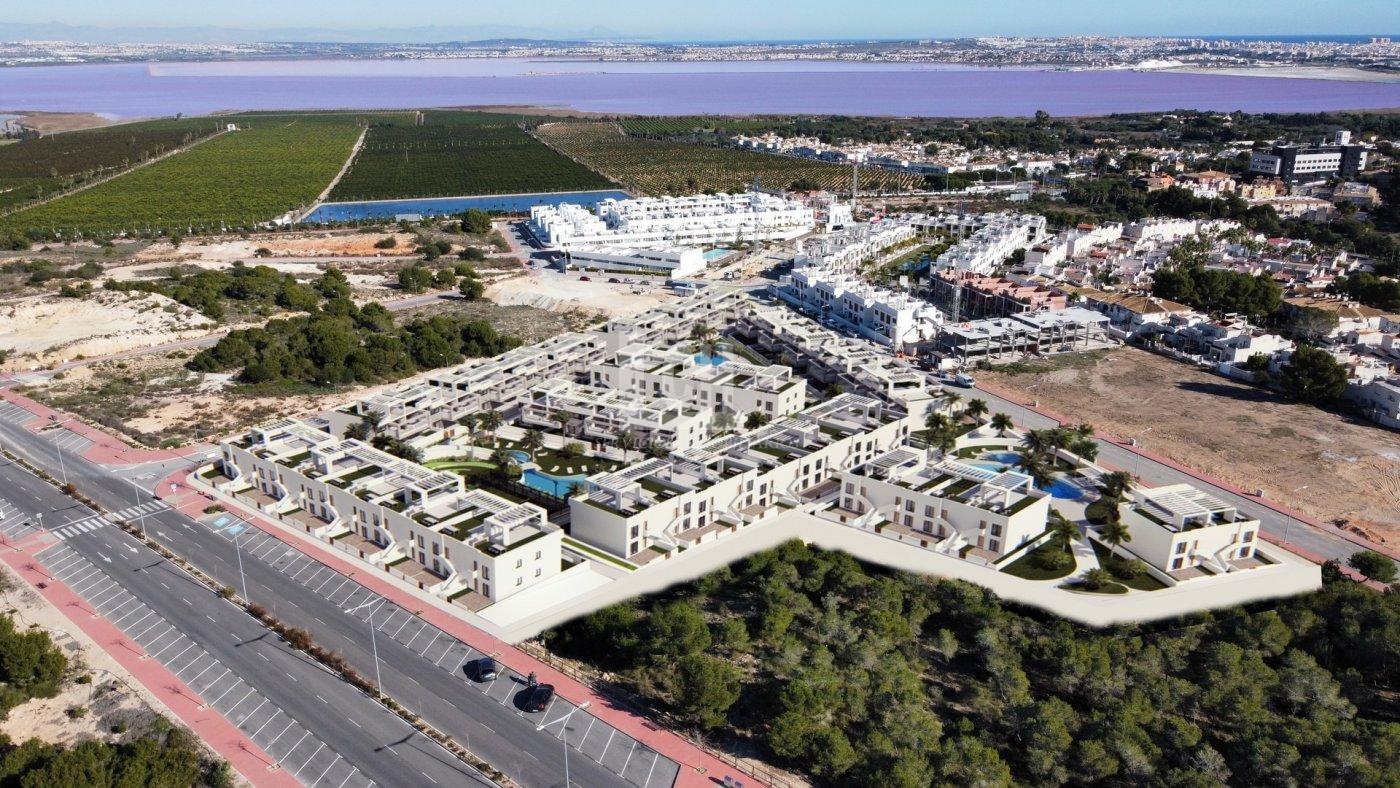 Myynti
 from
 huoneisto
 sisään

 Torrevieja