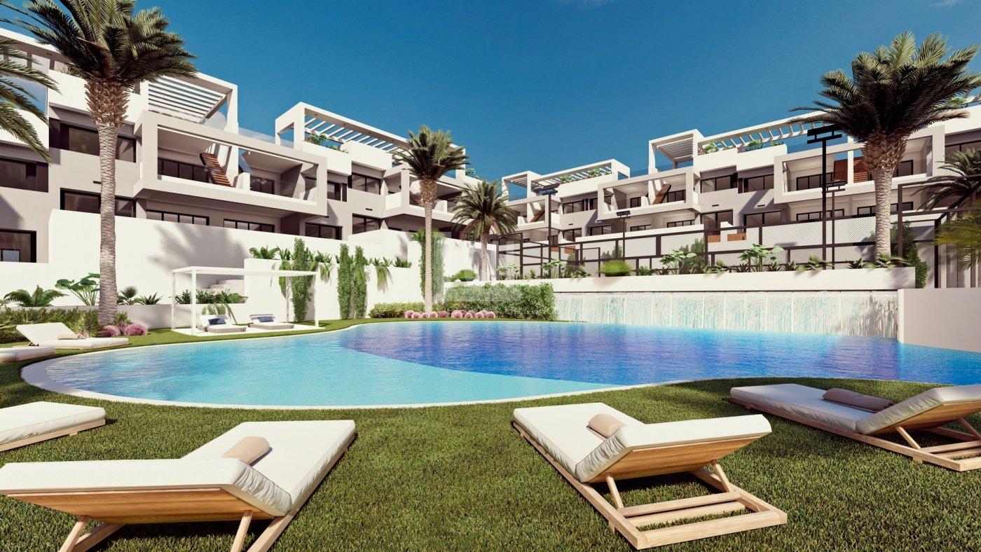 Myynti
 from
 huoneisto
 sisään

 Torrevieja