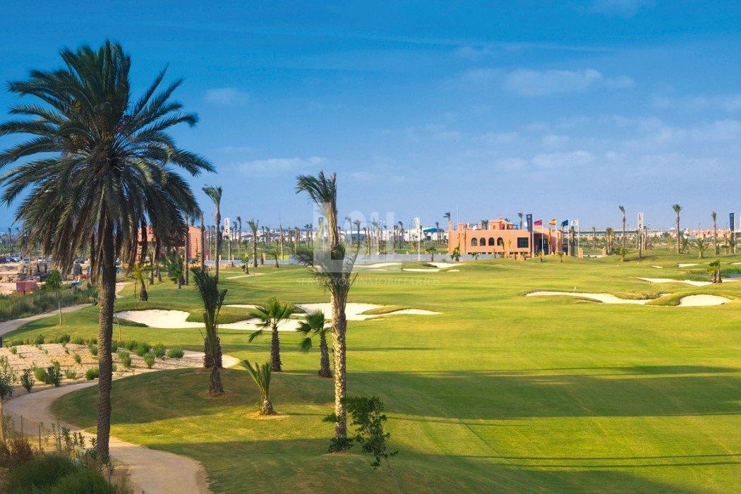 For sale of villa in Los alcázares