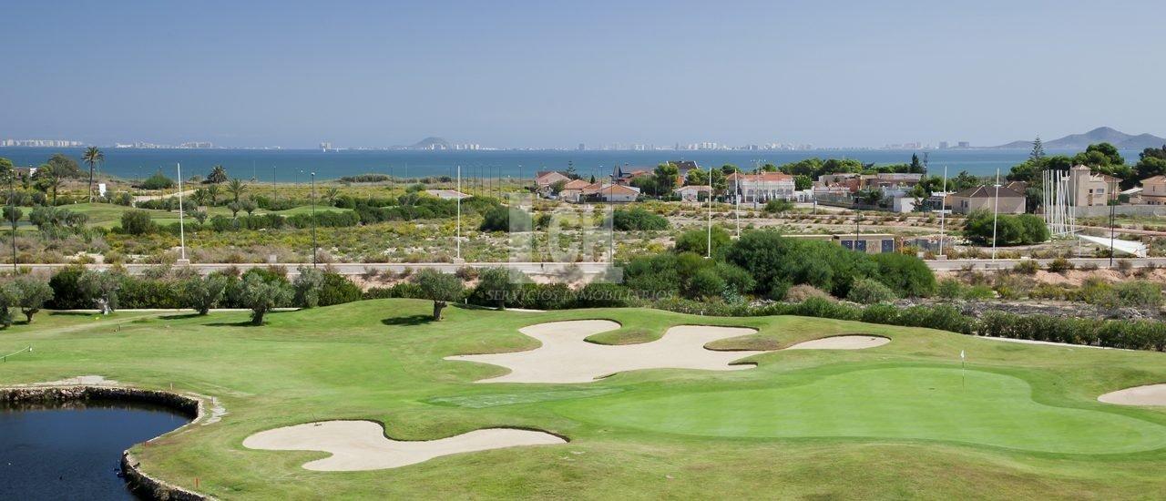 For sale of villa in Los alcázares