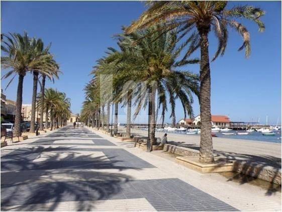 For sale of villa in Los alcázares
