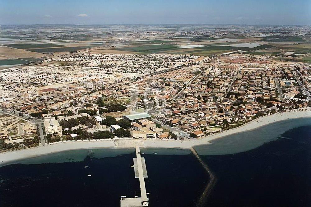 For sale of villa in Los alcázares