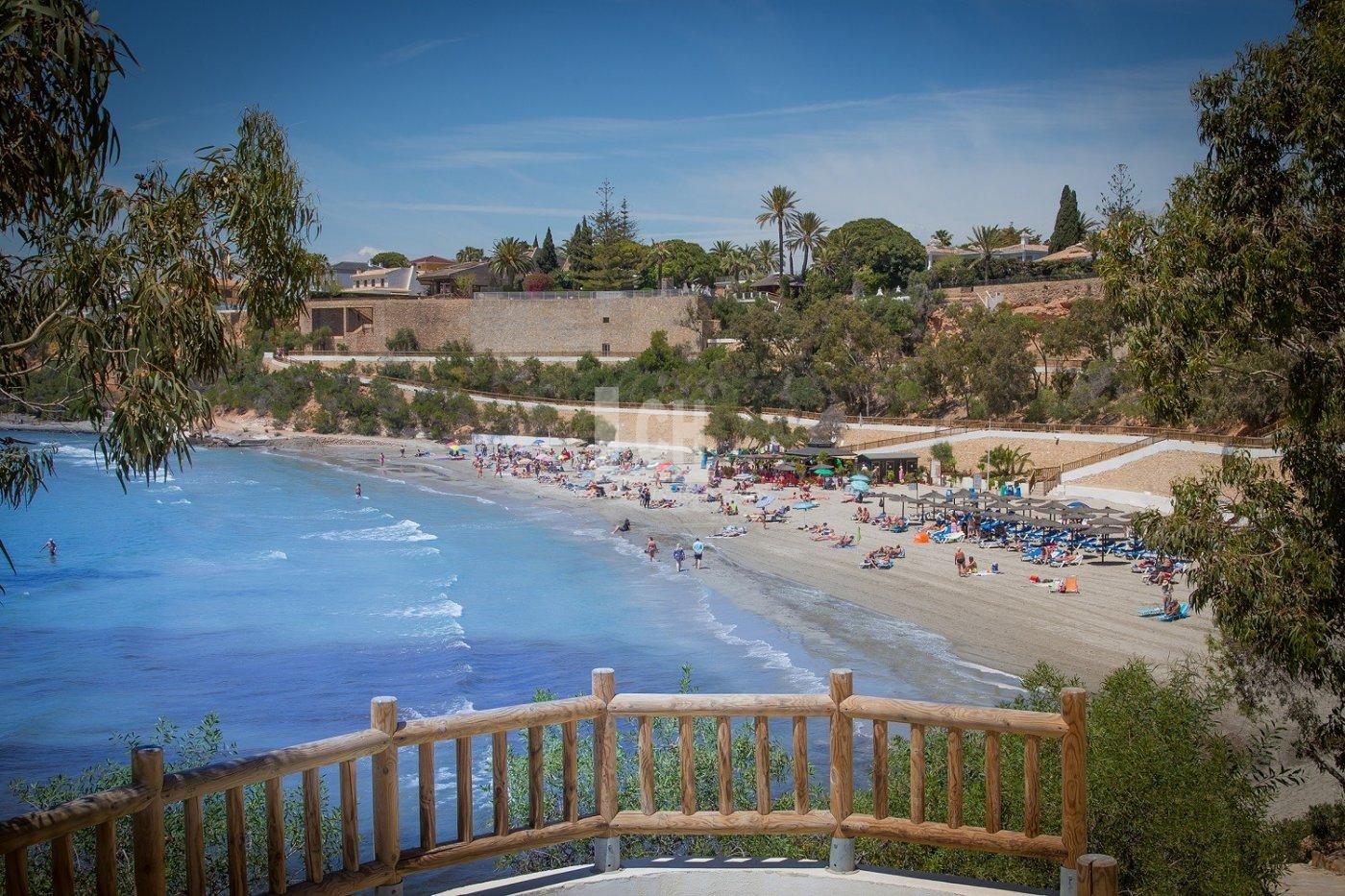 Zu verkaufen von villa in
 Orihuela costa