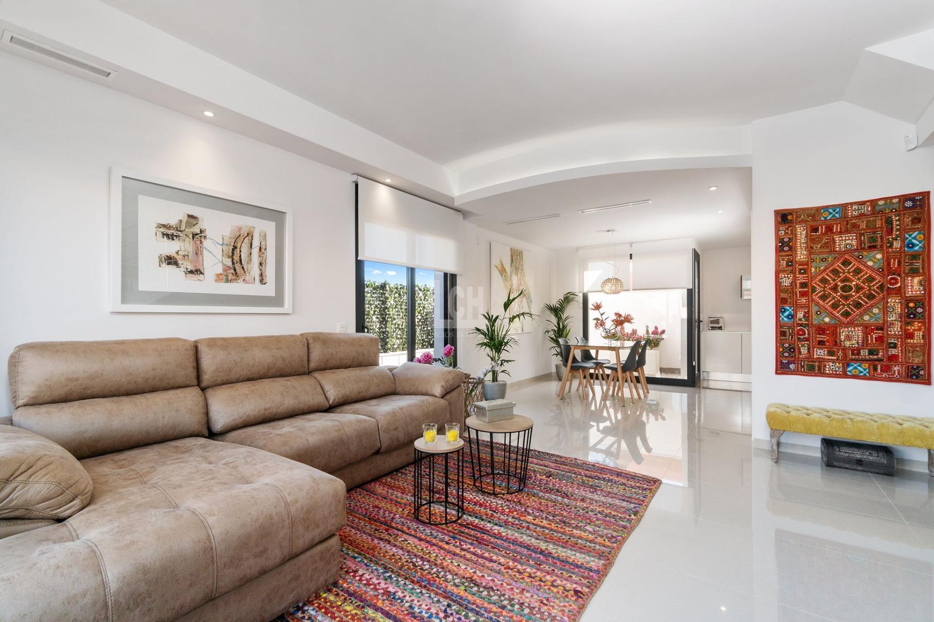For sale of villa in Los montesinos
