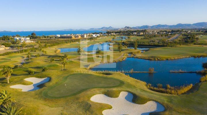 For sale of villa in Los alcázares