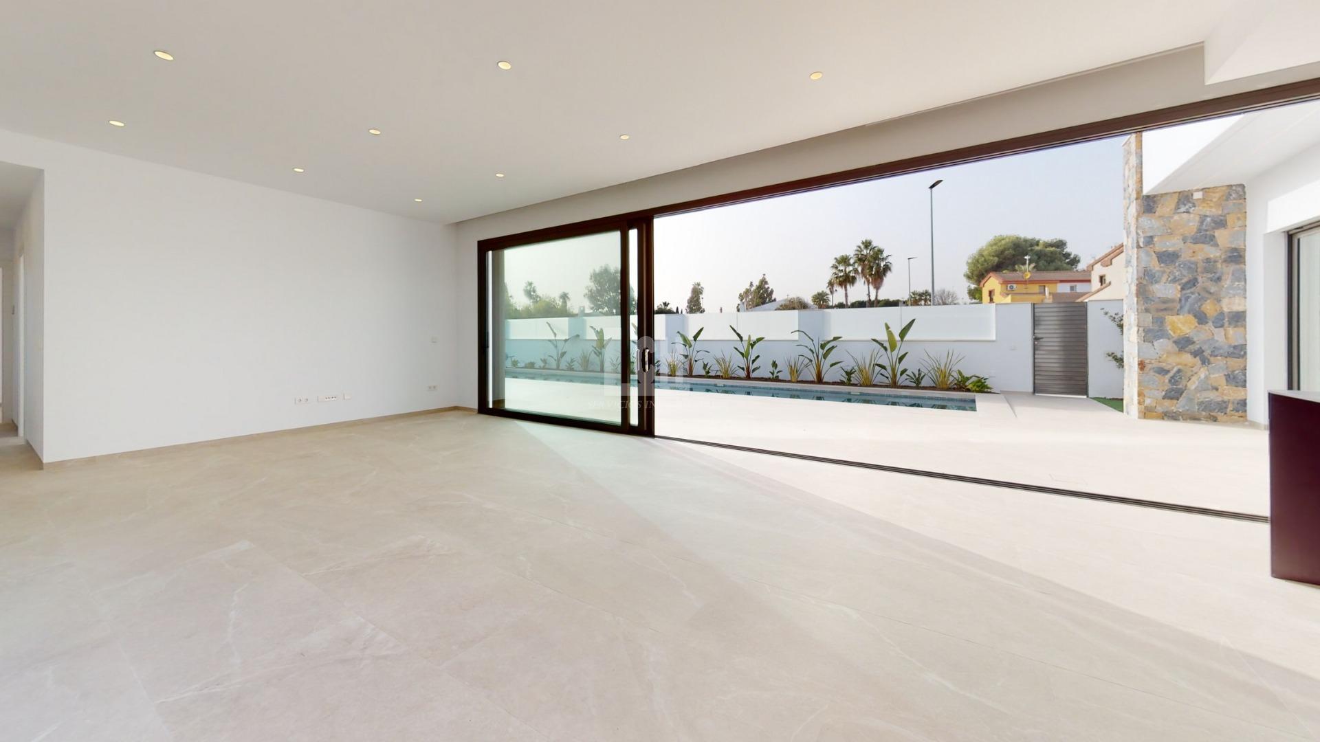 For sale of villa in Los alcázares