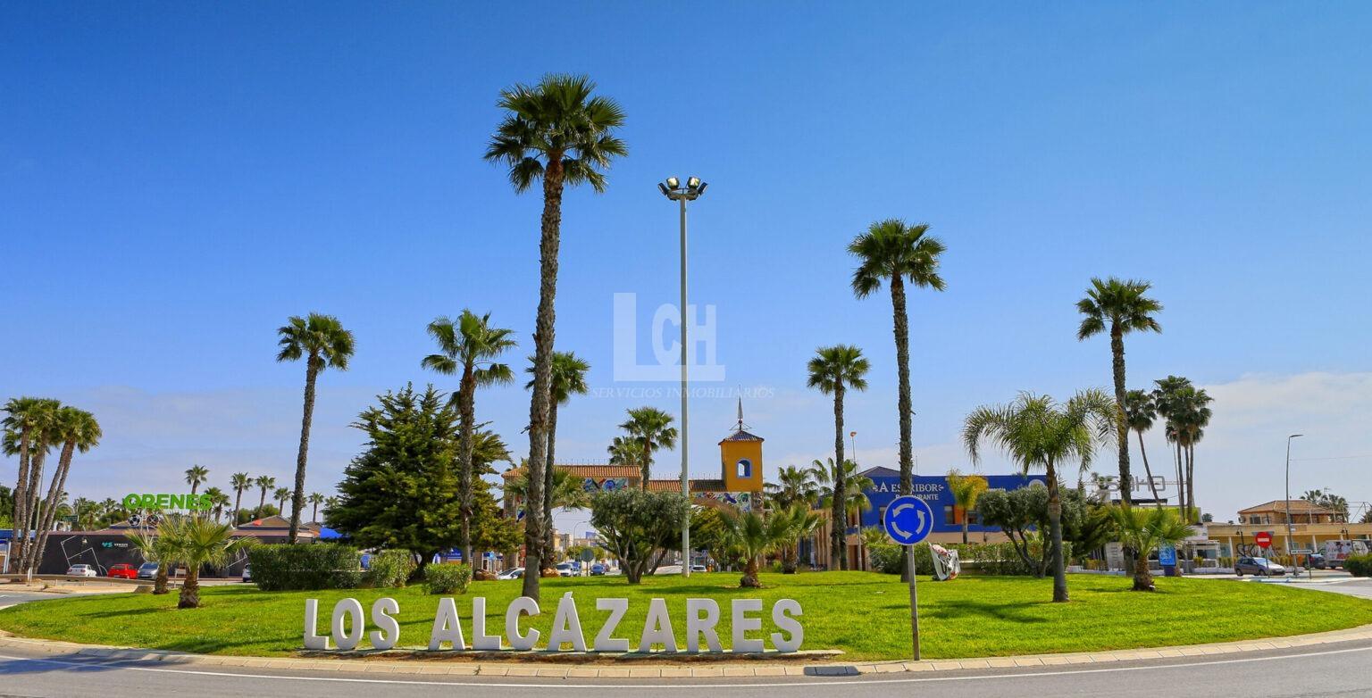 For sale of villa in Los alcázares