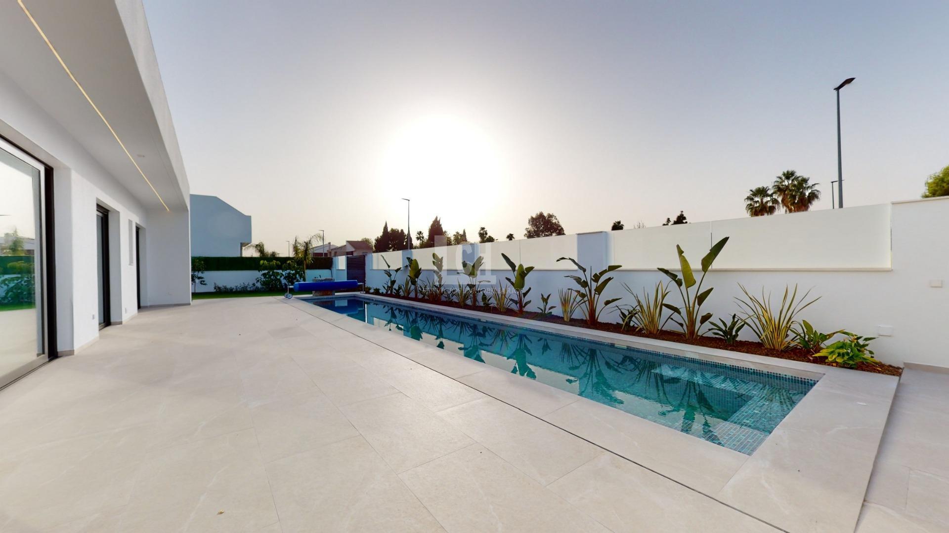 For sale of villa in Los alcázares