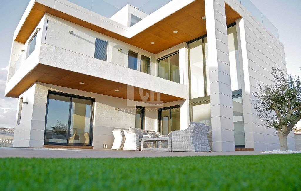 For sale of villa in Orihuela costa