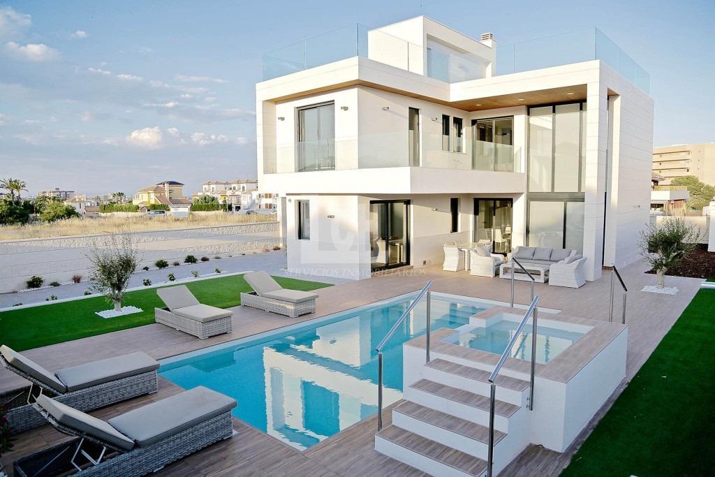 For sale of villa in Orihuela costa