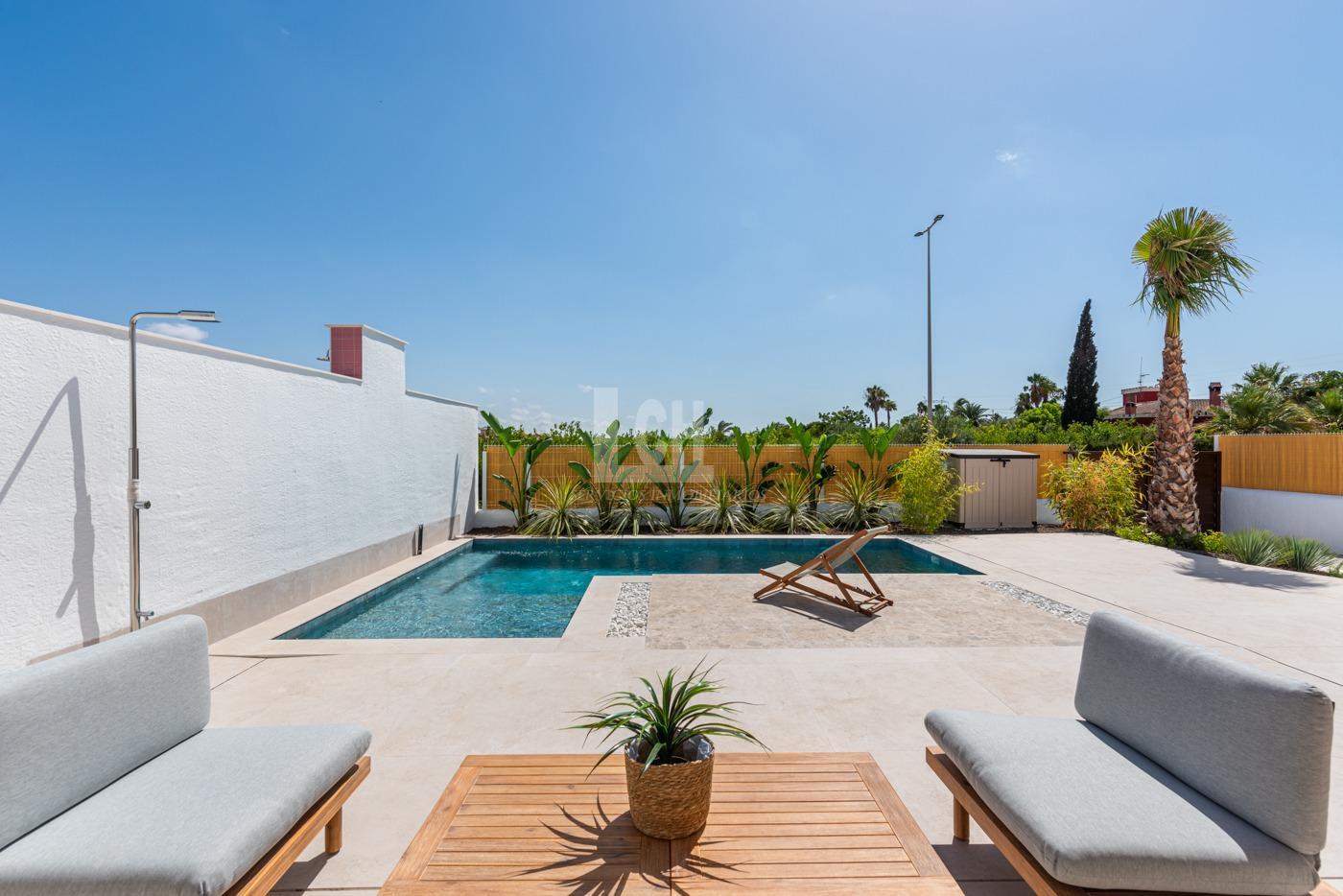 For sale of villa in Benijófar