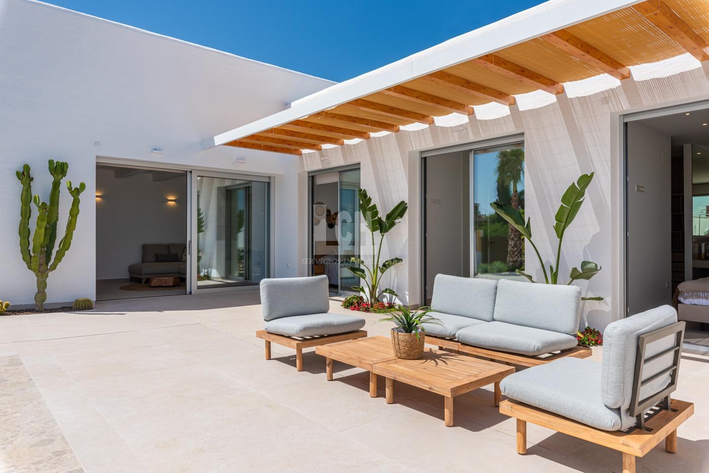 For sale of villa in Benijófar