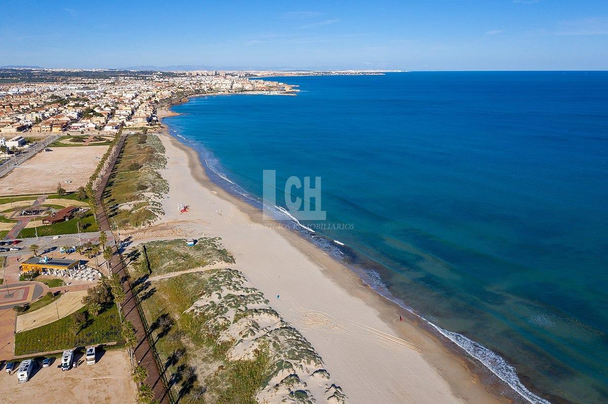 Venta de villa en Pilar de la horadada