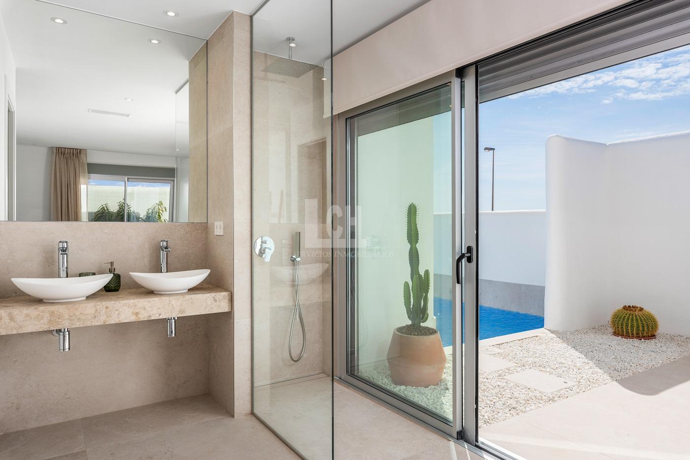 For sale of villa in Los alcázares