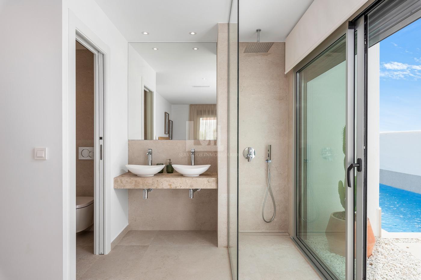 For sale of villa in Los alcázares