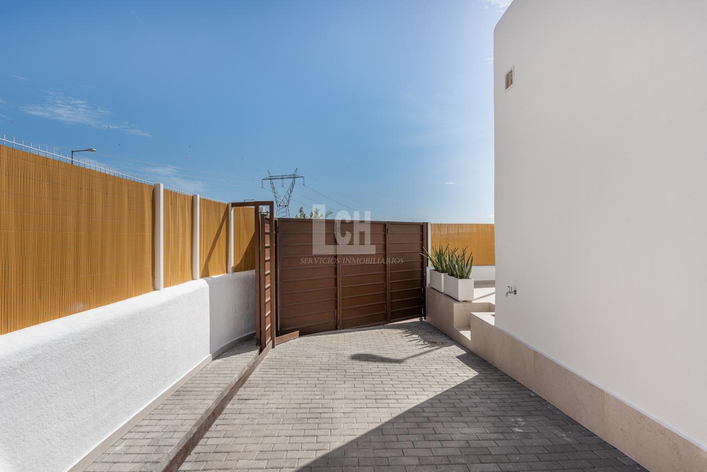For sale of villa in Los alcázares