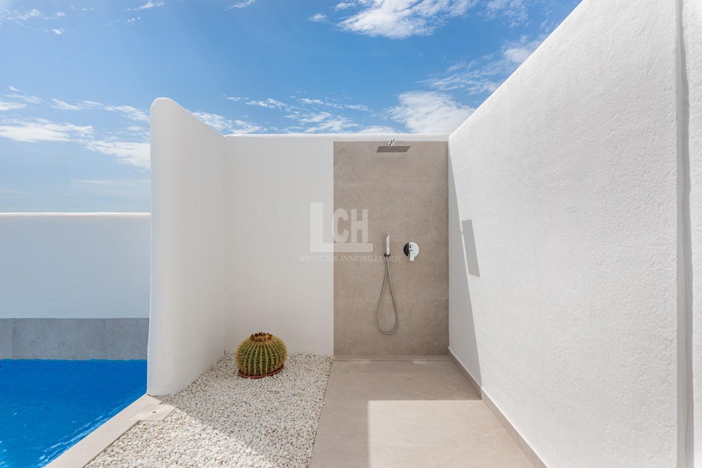 For sale of villa in Los alcázares