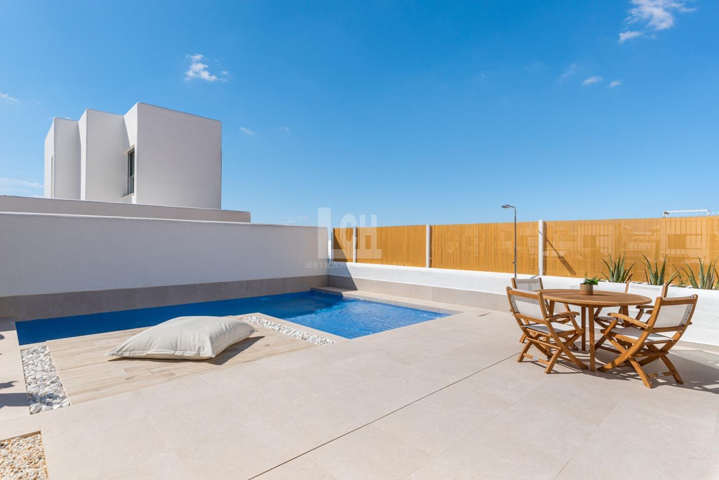 For sale of villa in Los alcázares