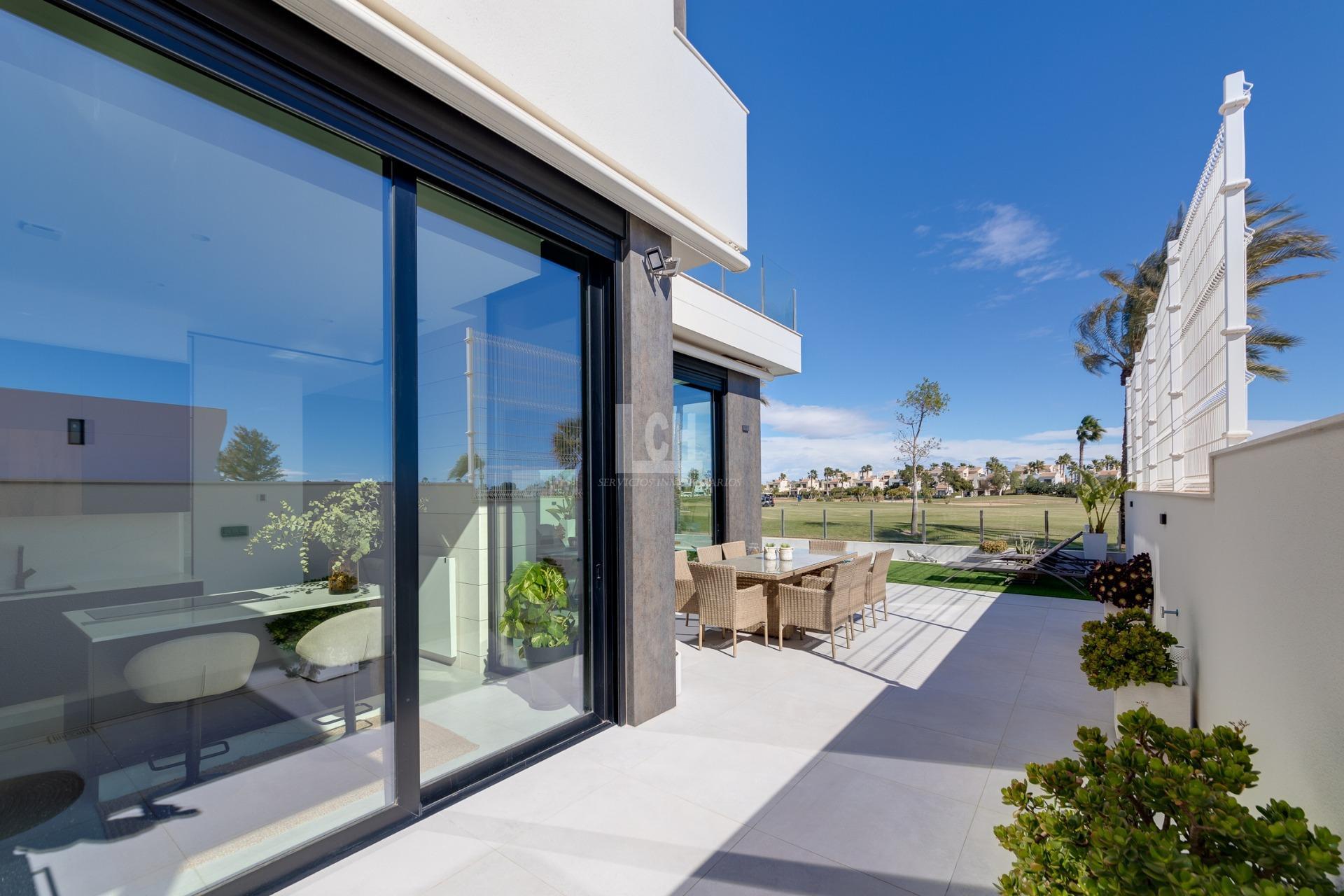 For sale of villa in Pilar de la horadada