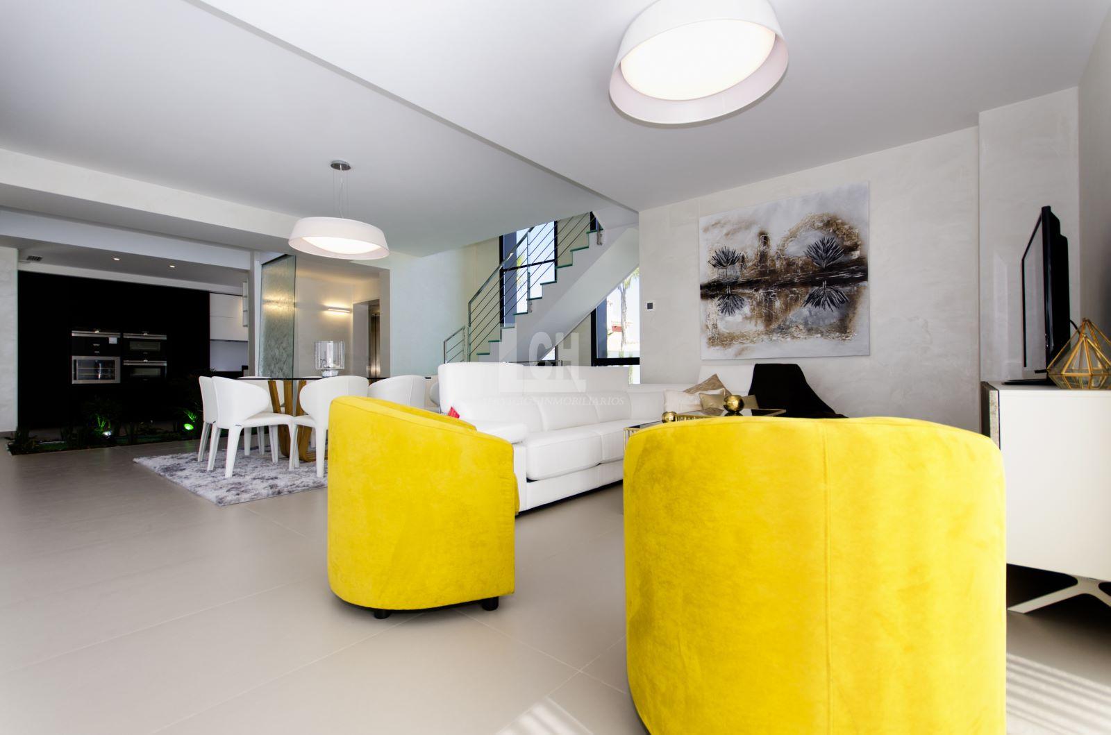 For sale of villa in Dehesa de campoamor