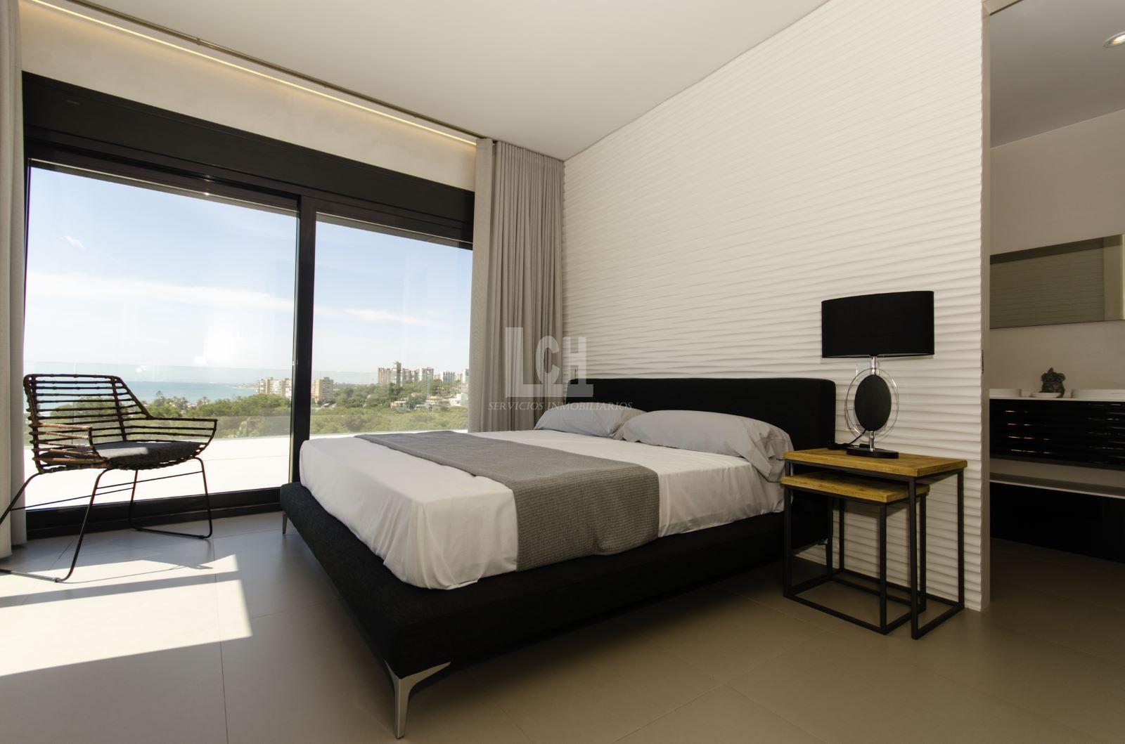 For sale of villa in Dehesa de campoamor