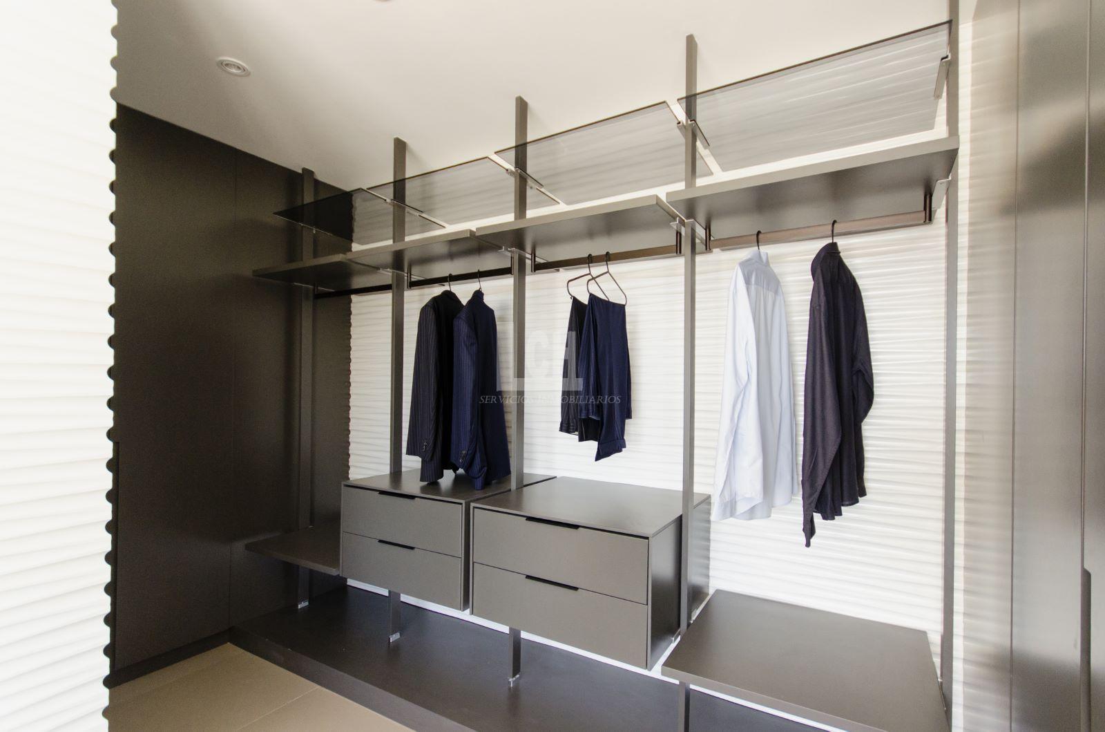 For sale of villa in Dehesa de campoamor