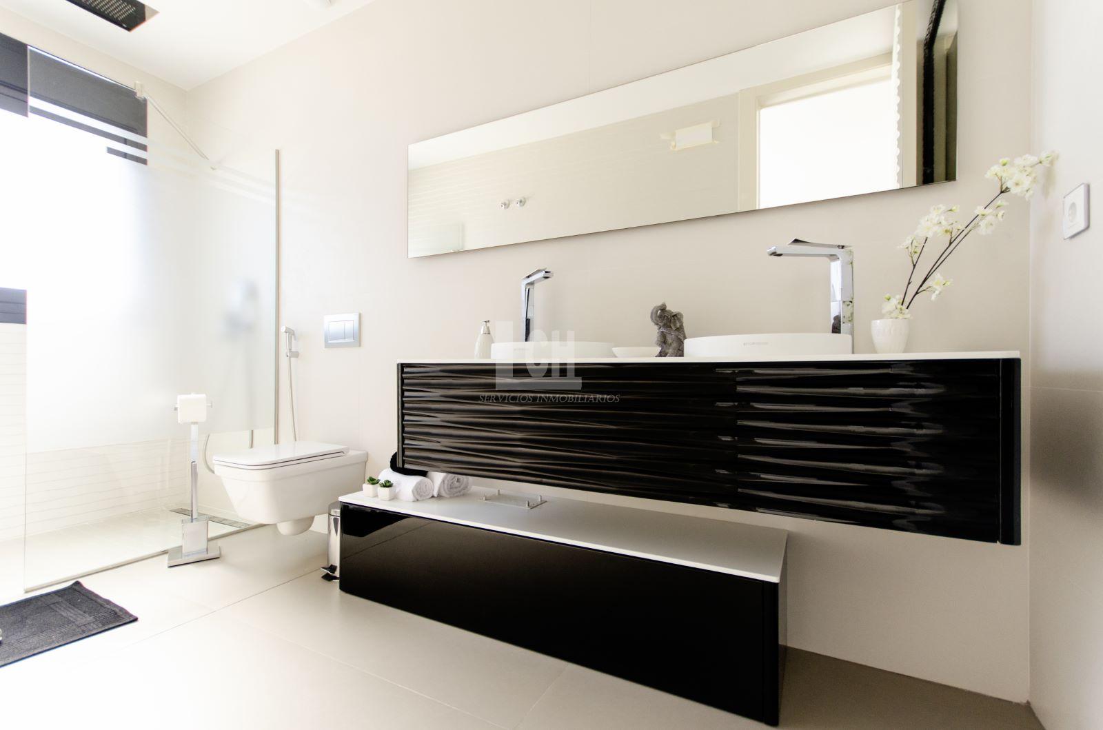 For sale of villa in Dehesa de campoamor