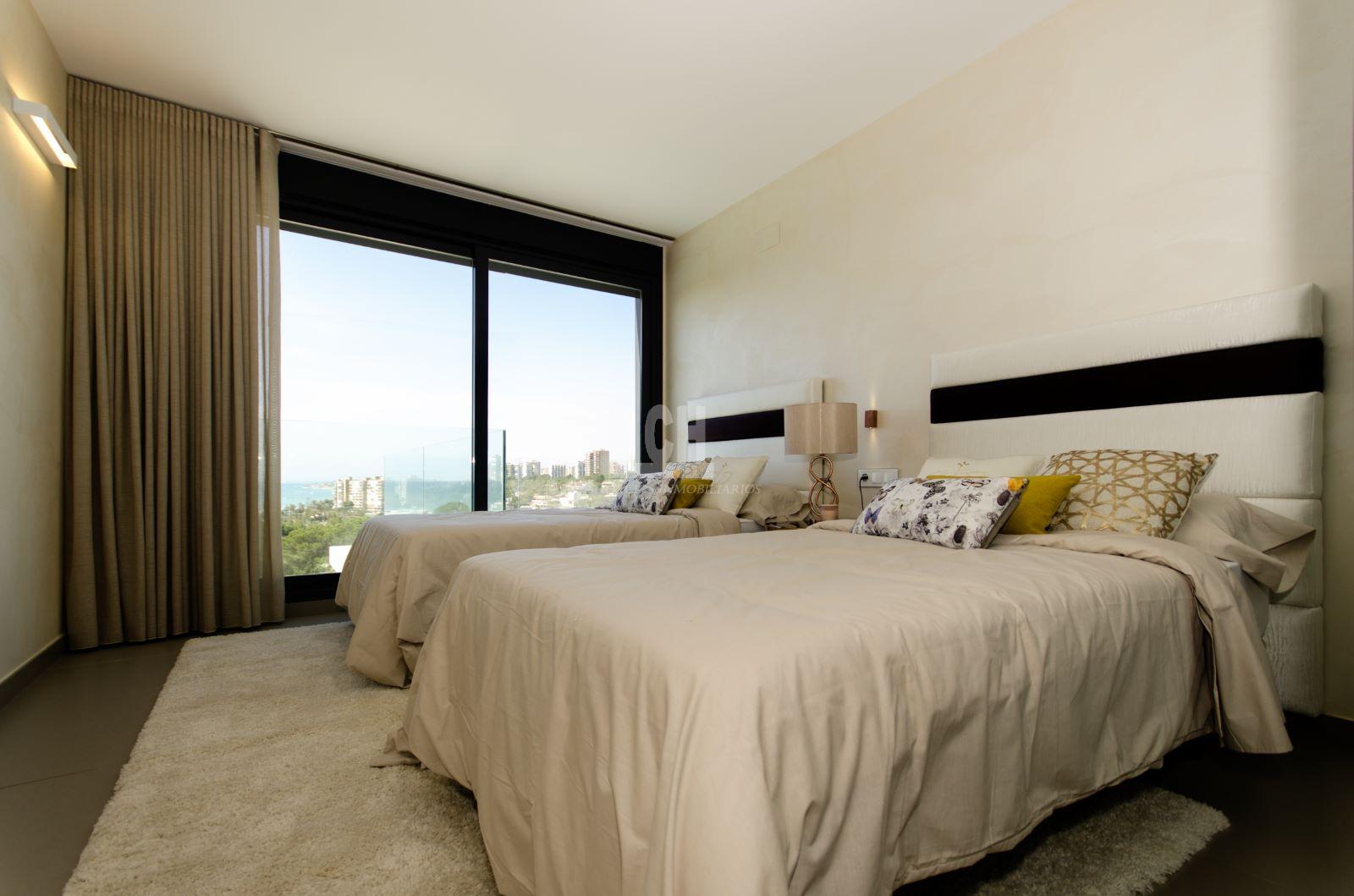 For sale of villa in Dehesa de campoamor