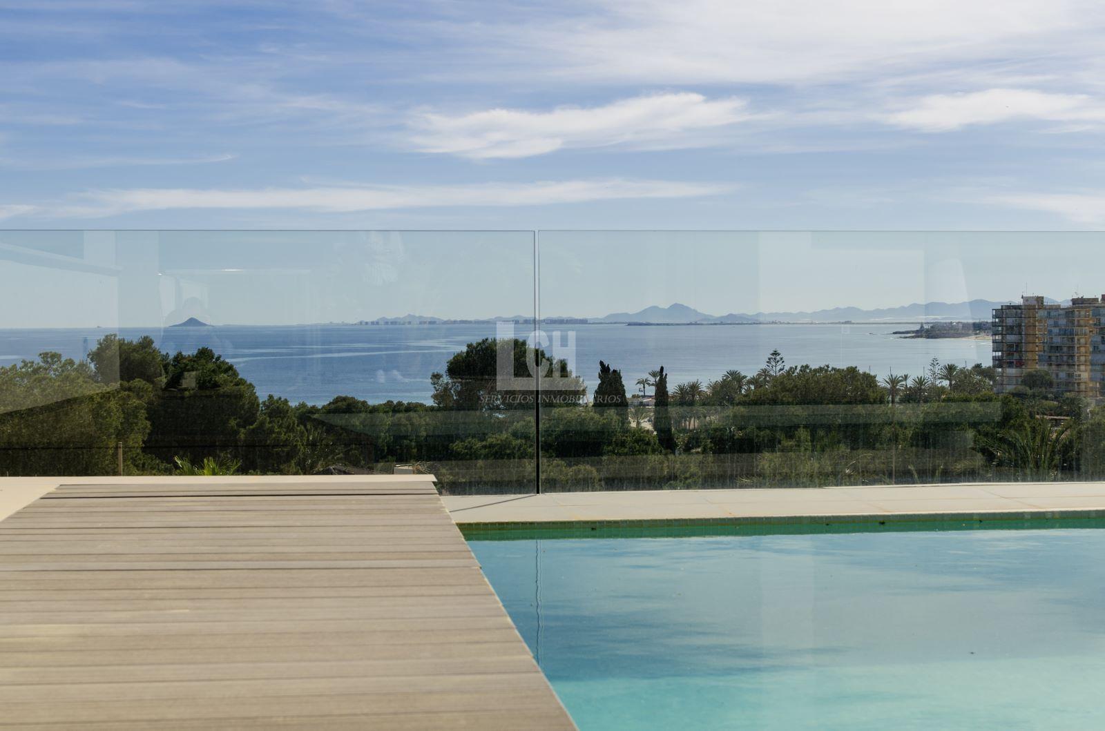 For sale of villa in Dehesa de campoamor