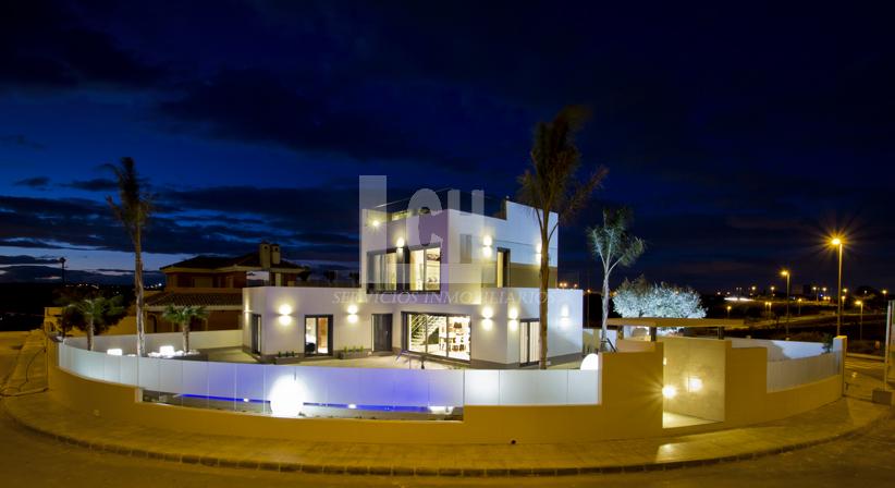 For sale of villa in Dehesa de campoamor